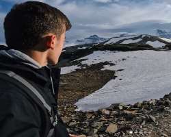 The star enjoys traveling and hacking and went to see Mount Rainer National Park in July of 2019.